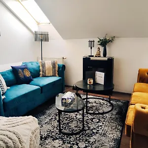https://spacious-flat-parking-3-stops-to-wenceslav-prague.praguehotelsweb.com
