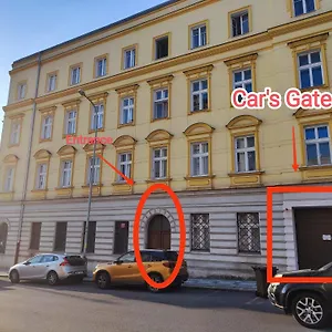 https://spacious-flat-parking-3-stops-to-wenceslav-prague.praguehotelsweb.com